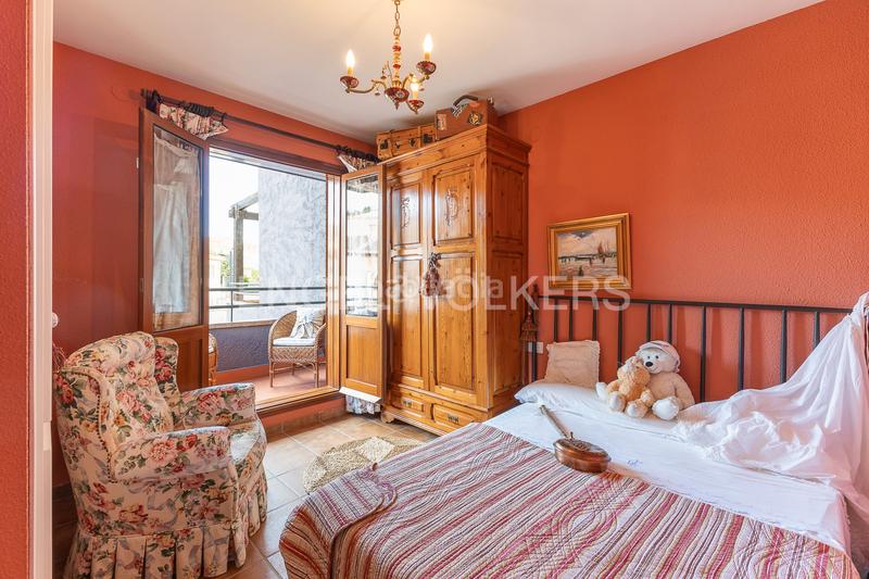 Foto 1413f9f4-3fe2-4abe-9b27-fd8788452fcb. Casa espléndido adosado en Viver