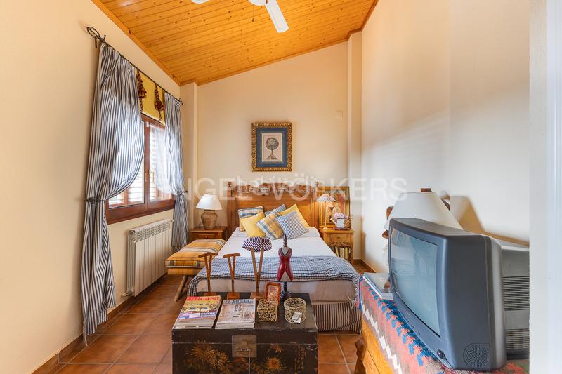 Foto 14ec5f91-c663-4371-9edc-1e5db002118f. Casa espléndido adosado en Viver