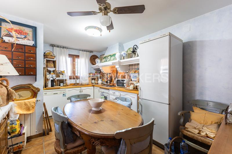 Foto 4290c65f-6b22-4608-b2f4-4d70f027b951. Casa espléndido adosado en Viver