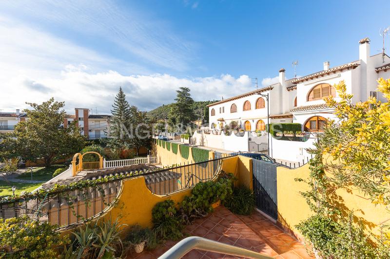 Foto 69975dc3-23e9-4f0c-aa77-6816d11d29c0. Casa espléndido adosado en Viver