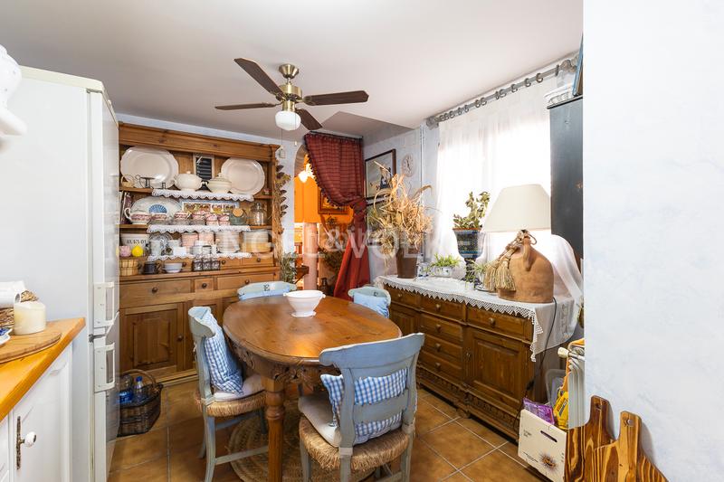 Foto 9464d002-5143-45df-b7e4-f34bb185517b. Casa espléndido adosado en Viver