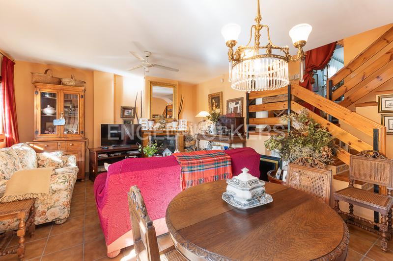 Foto aaec7b1a-d15b-4041-b01e-2cca7e763df7. Casa espléndido adosado en Viver