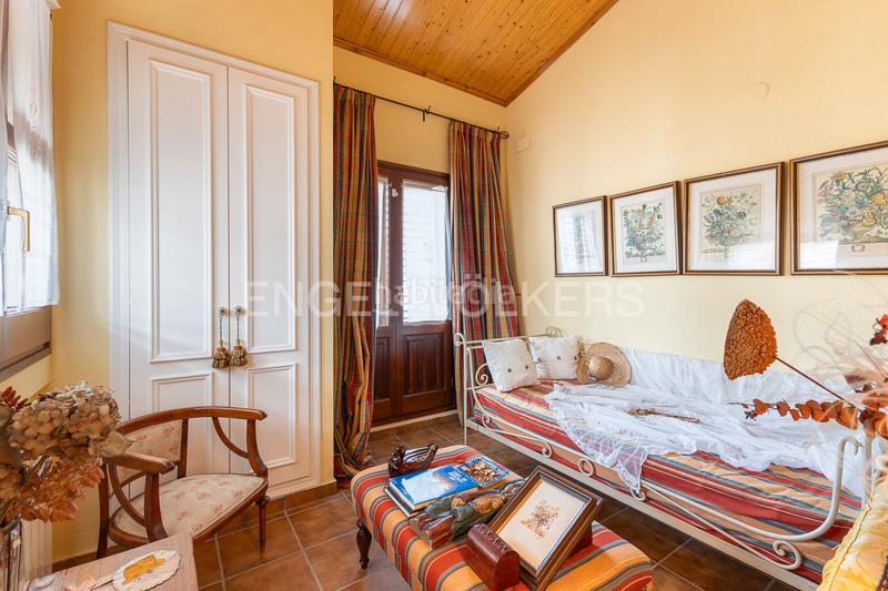 Foto b34ce18e-ab71-4e6a-aeed-06e8306763f0. Casa espléndido adosado en Viver