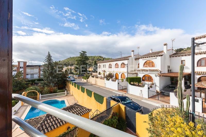 Foto cb0c9953-ded2-44d5-a531-171d6af77e17. Casa espléndido adosado en Viver