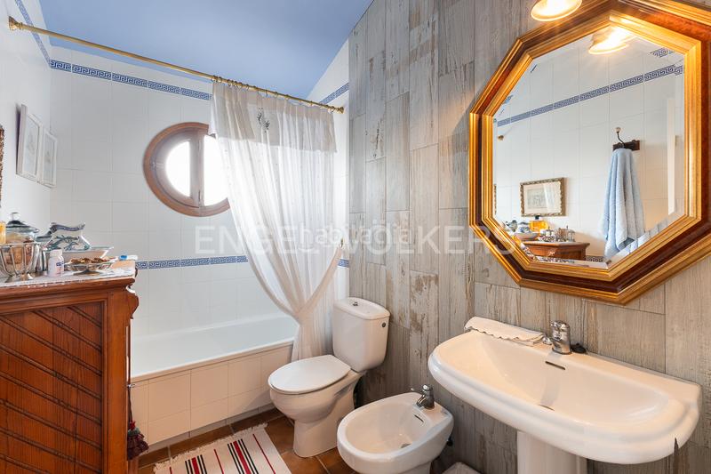 Foto d3bbfc7e-b64a-4618-95a0-0cb0fd7073fb. Casa espléndido adosado en Viver