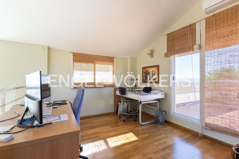 Foto 2000612a-1e22-451d-904f-965253ba5902. Casa amb calefacció aparcament a El Vedat - Santa Apolonia Torrent