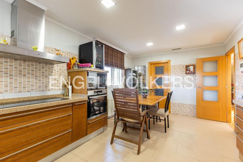 Foto 2110ec5b-1a07-442d-bb05-ad7bf3401b60. Casa amb calefacció aparcament a El Vedat - Santa Apolonia Torrent