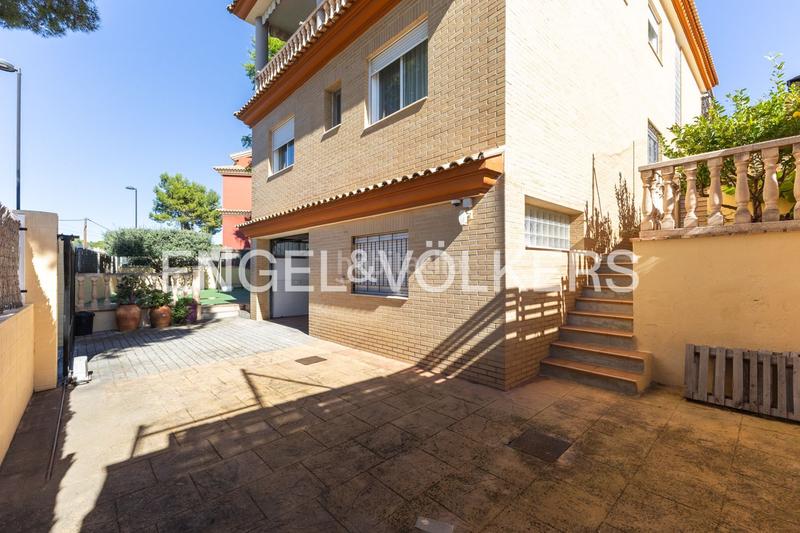 Foto 3a927f6a-09b7-4e51-aebc-17674c8817bc. Casa amb calefacció aparcament a El Vedat - Santa Apolonia Torrent