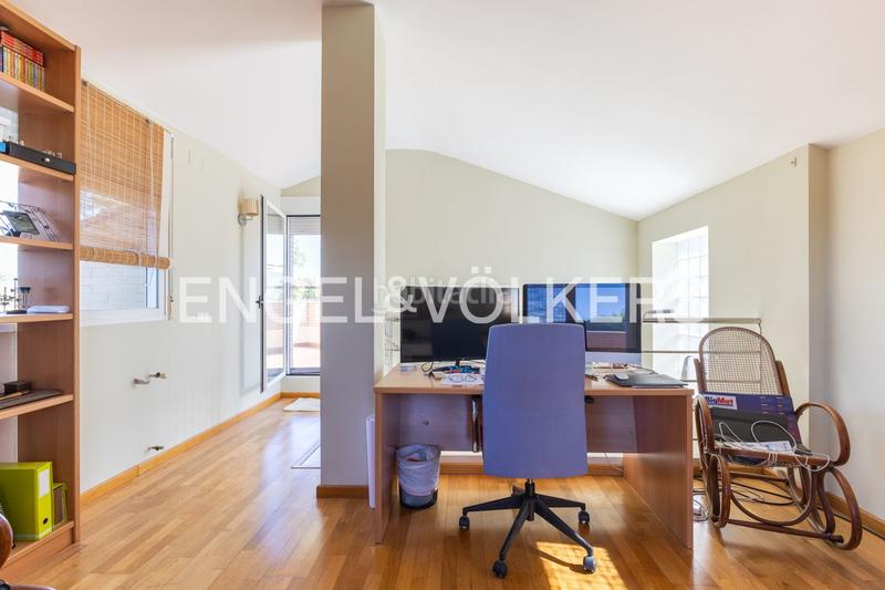 Foto 7e956eb5-614c-445b-b4b5-41f162b0bb8e. Casa amb calefacció aparcament a El Vedat - Santa Apolonia Torrent