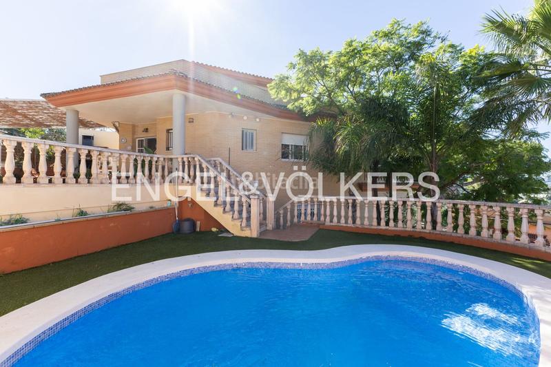 Foto d983efb7-ea72-40b0-8b03-49d6013bdf98. Casa amb calefacció aparcament a El Vedat - Santa Apolonia Torrent