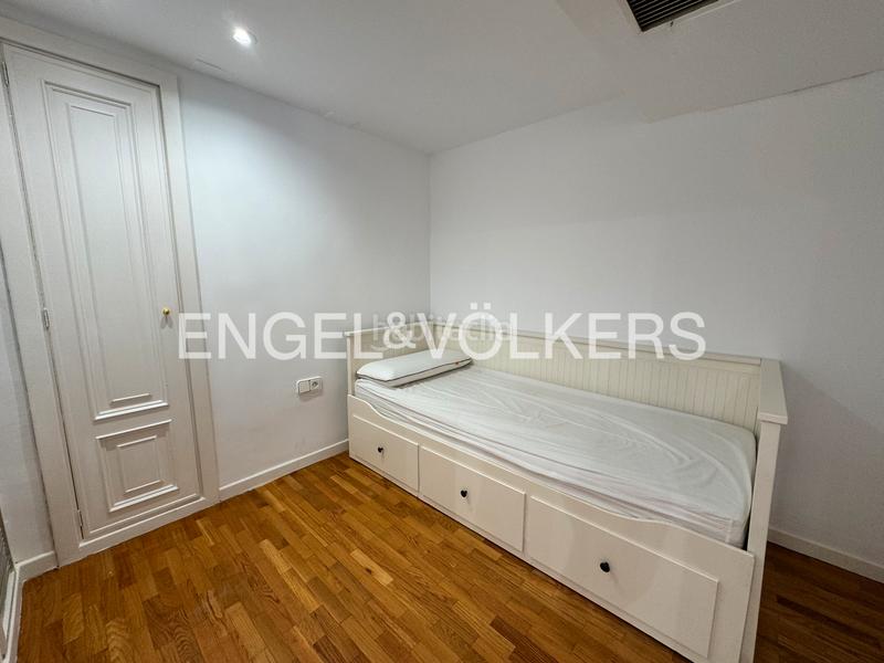 Foto 2806acf2-ab32-4678-ae33-3db9aef4e46e. Alquiler apartamento piso céntrico con parking en Valencia