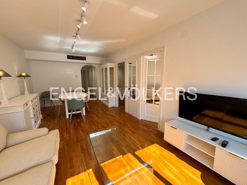 Foto d6cc4758-7229-4f53-ae1c-45dc4538ba79. Alquiler apartamento piso céntrico con parking en Valencia