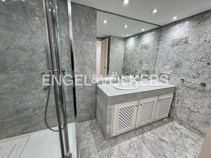 Foto d6fd78ce-a108-43a6-a45a-87d8bf38fd59. Alquiler apartamento piso céntrico con parking en Valencia