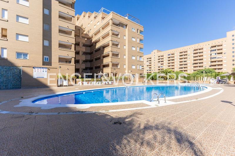 Foto b8a9d89b-78ba-4230-98af-975e2cf30f91. Pis amb calefacció aparcament piscina a Jardines del Mar Oropesa del Mar