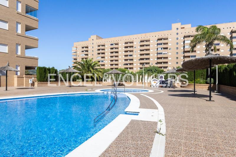 Foto f9dc992a-243a-48de-b35c-6d23e05948bd. Pis amb calefacció aparcament piscina a Jardines del Mar Oropesa del Mar