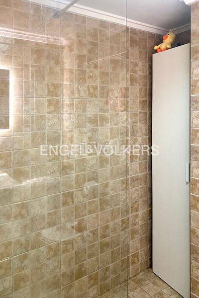 Foto 20ad9458-6d7a-480c-b453-1a0494d21bfb. Alquiler apartamento amplio piso con parking al lado de turia en Valencia