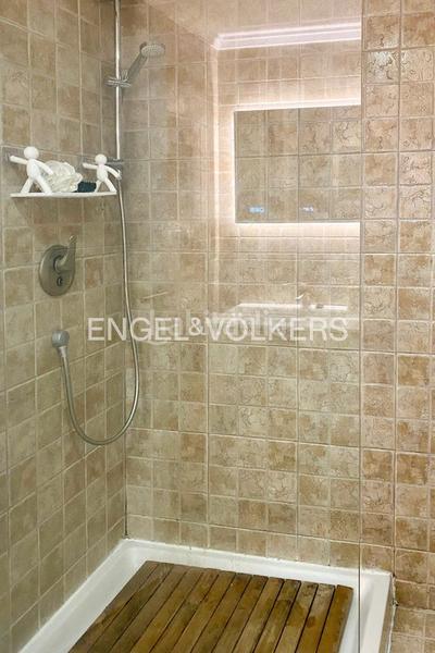 Foto 2529ebbc-2aca-42b9-bcf2-616491a7b383. Alquiler apartamento amplio piso con parking al lado de turia en Valencia