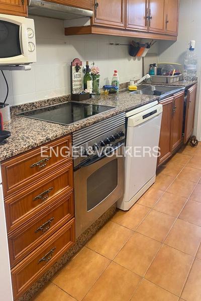 Foto 67ab1653-a24d-4b03-85a4-72e7c84bda8f. Alquiler apartamento amplio piso con parking al lado de turia en Valencia