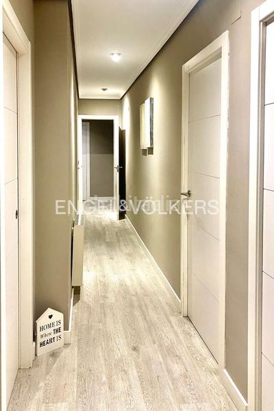 Foto 94489ed8-b03c-46a2-9f90-855d308a6995. Alquiler apartamento amplio piso con parking al lado de turia en Valencia