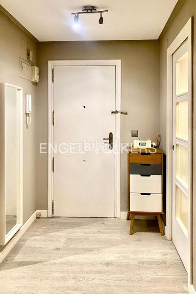 Foto d157de81-32b0-406f-8964-8bc2daec4946. Alquiler apartamento amplio piso con parking al lado de turia en Valencia