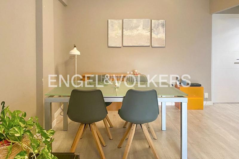 Foto e027db75-ecb4-4eec-ab42-ae8e797b15e8. Alquiler apartamento amplio piso con parking al lado de turia en Valencia