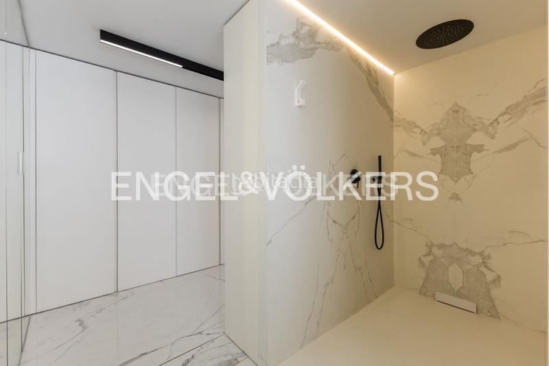 Foto 27abe1e0-38fc-4b19-af98-404d3e5bb7b7. Location attique avec chauffage dans Russafa Valencia