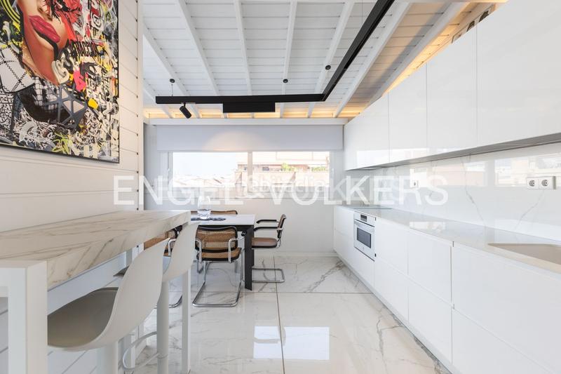 Foto 0837d3c3-e24f-4a52-81eb-130cf27680c2. Rent penthouse with heating in Russafa Valencia