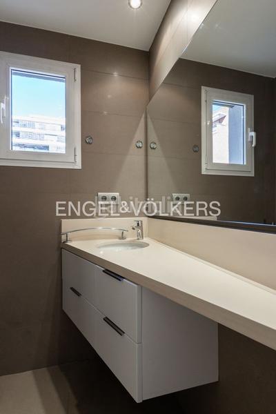 Foto c83829ed-99b5-456c-86a7-83d415c5878b. Alquiler apartamento exclusiva vivienda con terraza en jaime roig en Valencia