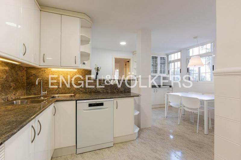 Foto 6e8eb534-2478-4064-999e-a60c15980415. Lloguer apartament amb calefacció aparcament a Jaume Roig Valencia