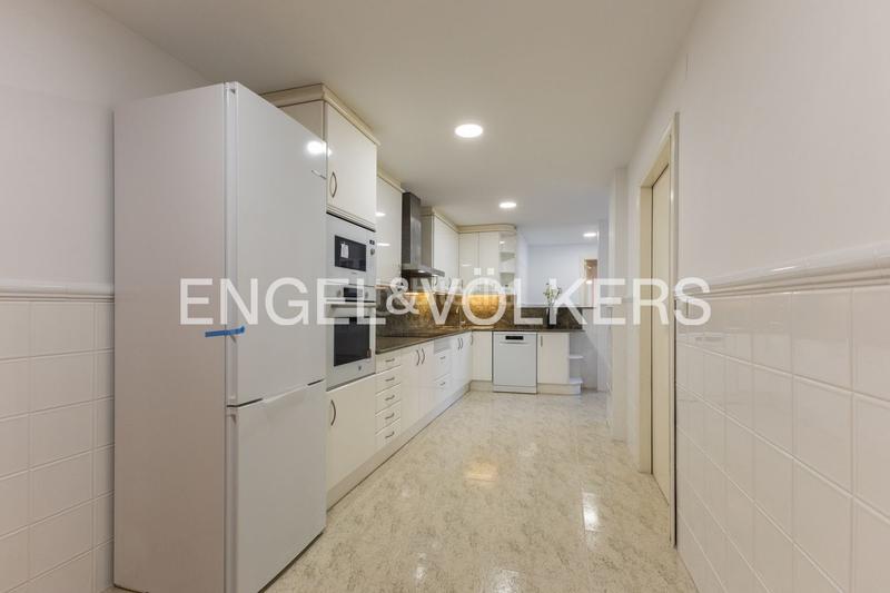 Foto f10b44eb-751f-423e-93bb-4e3a2c0e8b63. Location appartement avec chauffage parking dans Jaume Roig Valencia