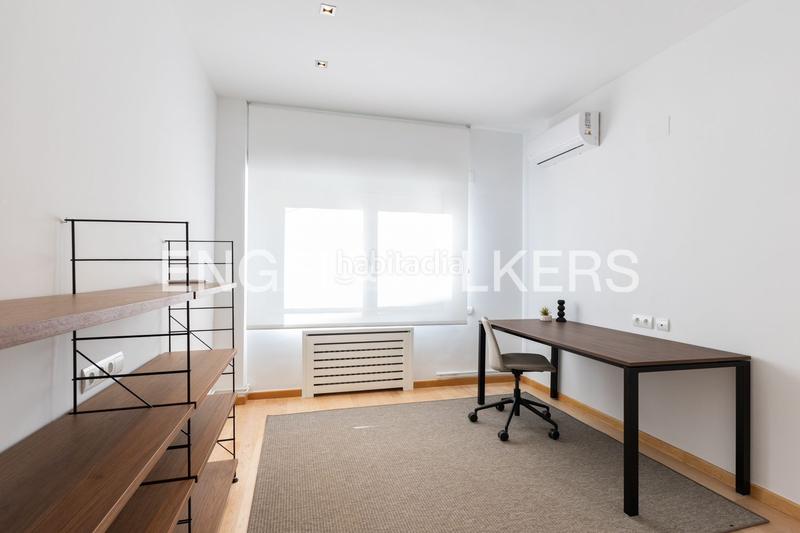 Foto 8fb7bfca-96f8-4f76-b3d9-0d225738b1af. Rent apartment with heating parking in Jaume Roig Valencia