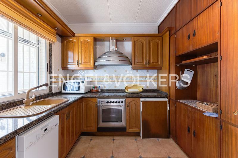 Foto 11e33686-cb8c-47bd-bc9e-b2e3614125c6. House with heating parking pool in Corinto-Almardà Sagunt