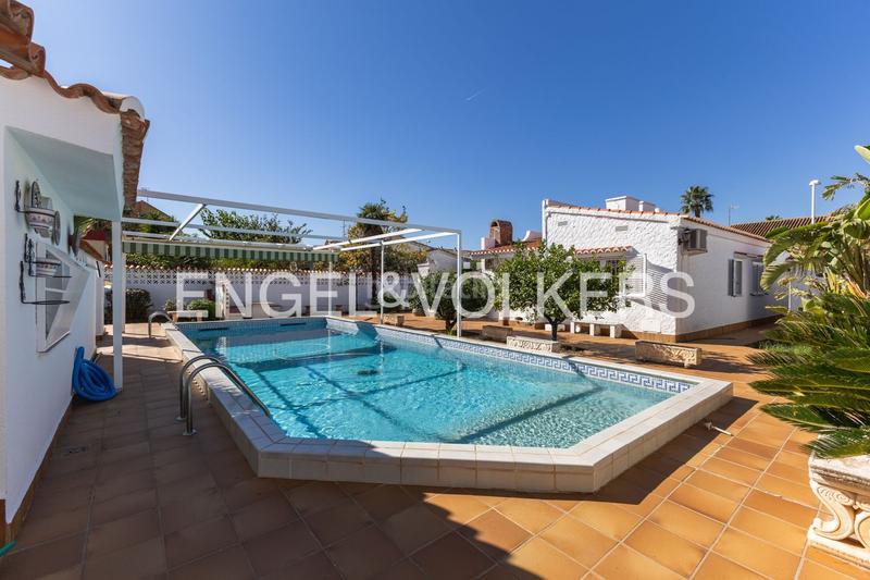 Foto 1578f1c8-16da-4f1f-96af-2c83e07634d5. House with heating parking pool in Corinto-Almardà Sagunt