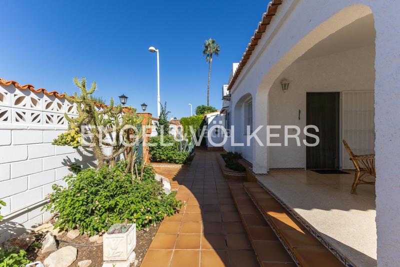 Foto 25251a9b-2a94-42e5-b4b0-b6c83c7b5d3c. House with heating parking pool in Corinto-Almardà Sagunt