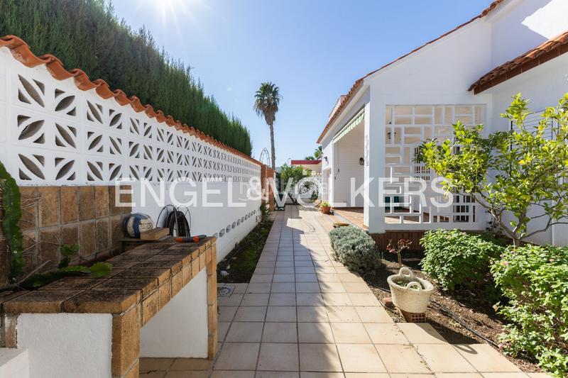 Foto 28186101-7eb9-48b5-aad4-fc6209d0c685. House with heating parking pool in Corinto-Almardà Sagunt