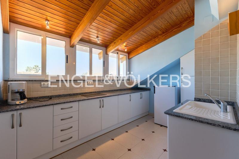 Foto 5a78fe86-318e-4f26-9dfd-2cd78a91c817. House with heating parking pool in Corinto-Almardà Sagunt