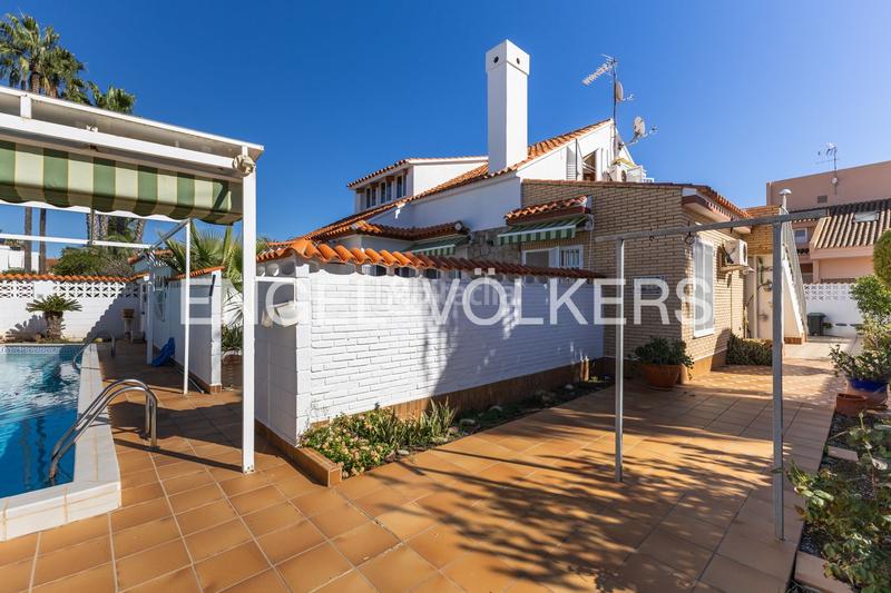 Foto 929bc634-4078-4b0a-81c6-db445a18d178. House with heating parking pool in Corinto-Almardà Sagunt