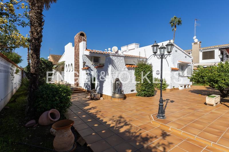 Foto aa11dc26-4790-4227-abb9-c3a26382271d. House with heating parking pool in Corinto-Almardà Sagunt