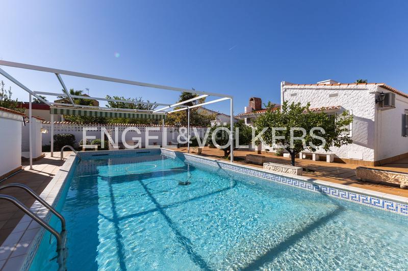 Foto c03682e2-71d7-429b-b097-268a0e1e82c8. House with heating parking pool in Corinto-Almardà Sagunt