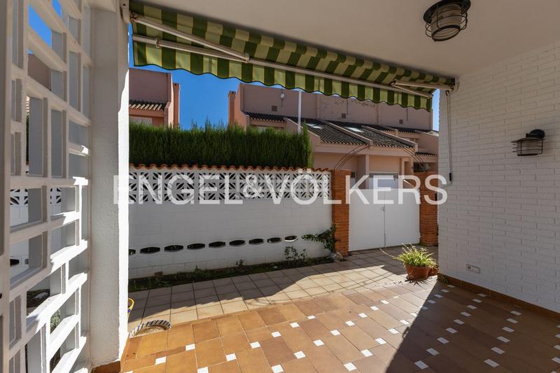 Foto ca2ec26d-95a9-4a85-9b37-64724ee0ee58. House with heating parking pool in Corinto-Almardà Sagunt