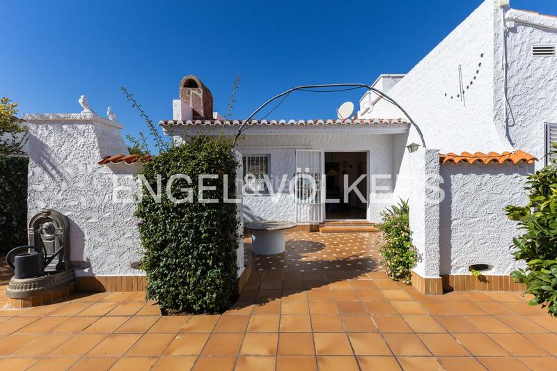 Foto cda8af56-4dad-4d75-809d-0024cc33a142. House with heating parking pool in Corinto-Almardà Sagunt