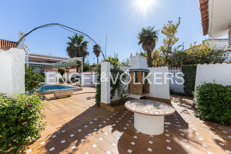 Foto d8ad461e-8020-4dce-a572-b7461240e57b. House with heating parking pool in Corinto-Almardà Sagunt