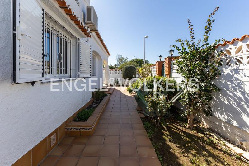 Foto ea12714b-fdc2-446e-b7f8-ec6e5a2a68fa. House with heating parking pool in Corinto-Almardà Sagunt