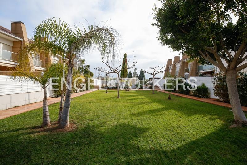 Foto 208d2a58-36ee-41af-813b-3c964665d977. Maison avec chauffage parking piscine dans Corinto-Almardà Sagunt