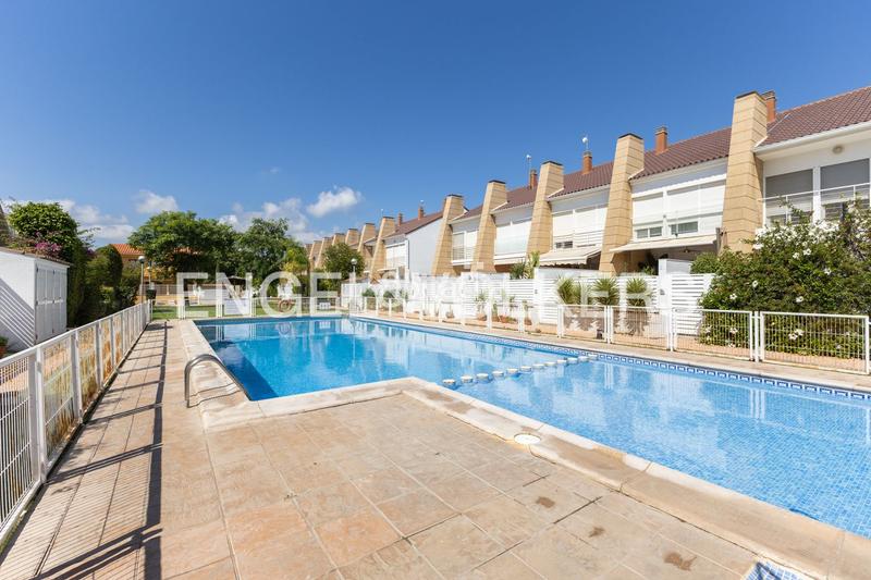 Foto 4ba09143-12bd-4bb0-872b-301824a17931. Maison avec chauffage parking piscine dans Corinto-Almardà Sagunt