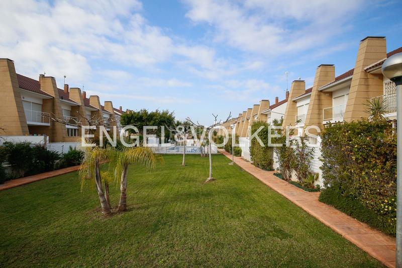 Foto 4e6f1b60-1315-4f48-9725-b72acfd94ce8. Maison avec chauffage parking piscine dans Corinto-Almardà Sagunt