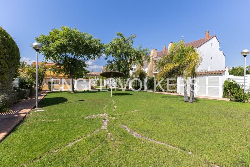 Foto a8dceeb5-a436-4deb-932b-61599dcdfc55. Maison avec chauffage parking piscine dans Corinto-Almardà Sagunt