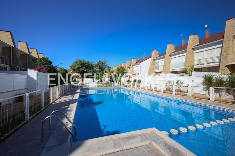 Foto d602ff2b-904f-4c3e-bbca-d4969513638e. Maison avec chauffage parking piscine dans Corinto-Almardà Sagunt