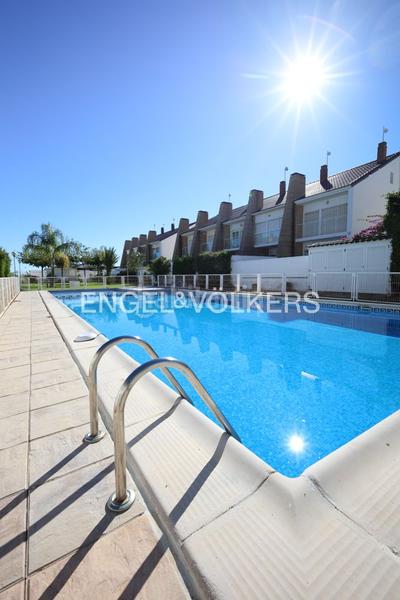 Foto dd8680fa-d798-47fe-9631-5525da8834d4. Maison avec chauffage parking piscine dans Corinto-Almardà Sagunt