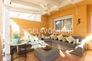 Miete Haus  Carrer 9 d'octubre. Adosado con piscina comunitaria y jardín en campolivar